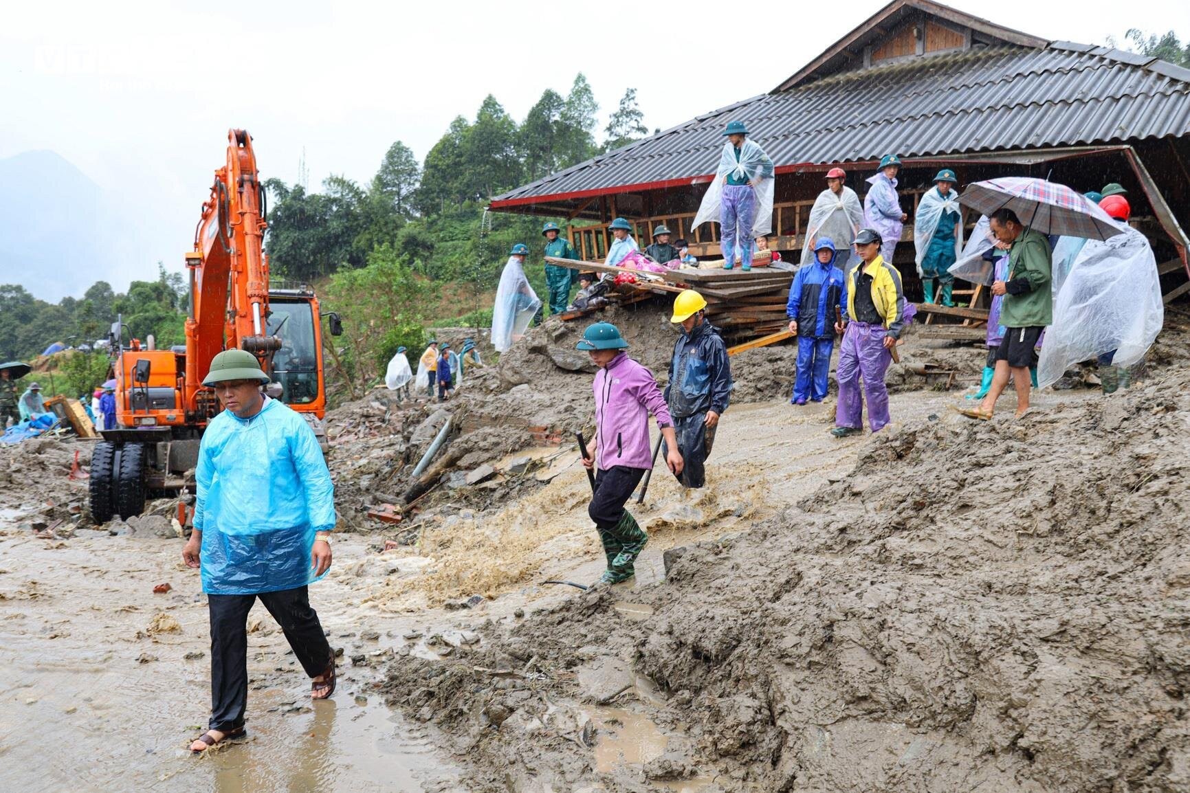 hien-truong-vu-sat-lo-15-nguoi-thuong-vong-sapa-lao-cai-13-14520226-1-1725870915.jpg