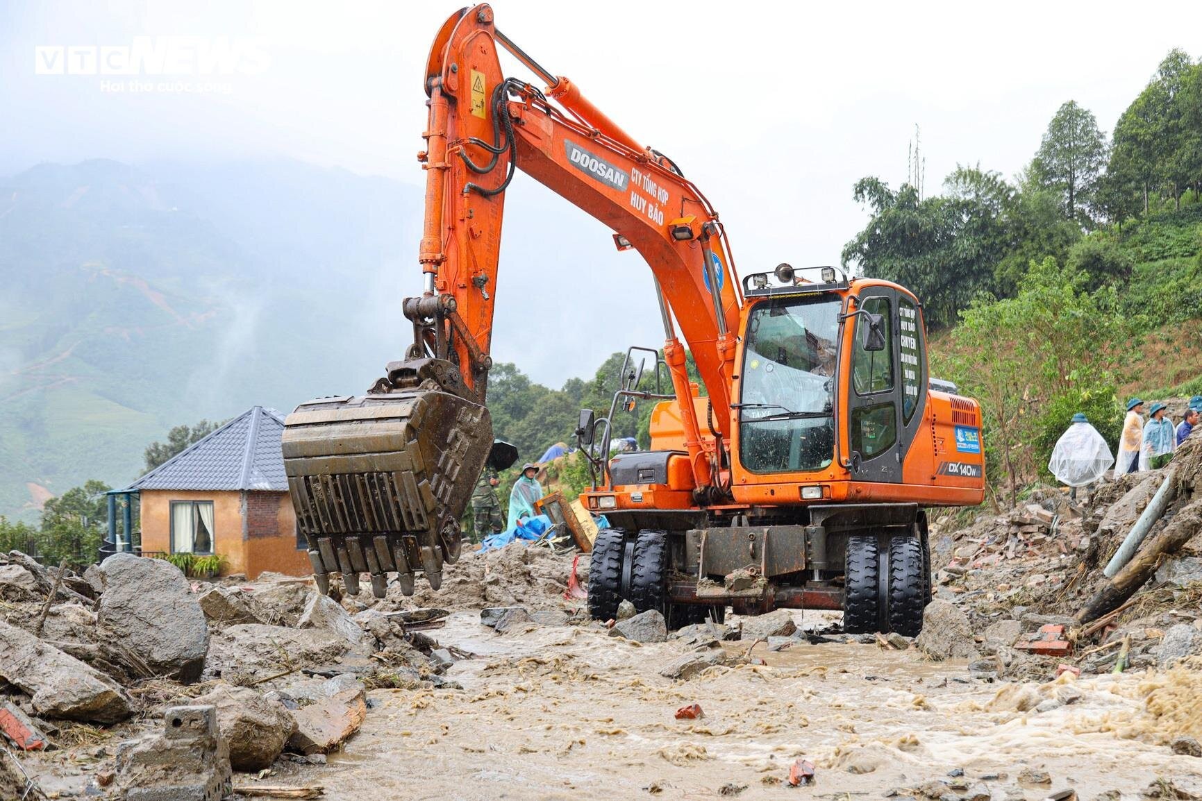 hien-truong-vu-sat-lo-15-nguoi-thuong-vong-sapa-lao-cai-14-14523633-1725870948.jpg