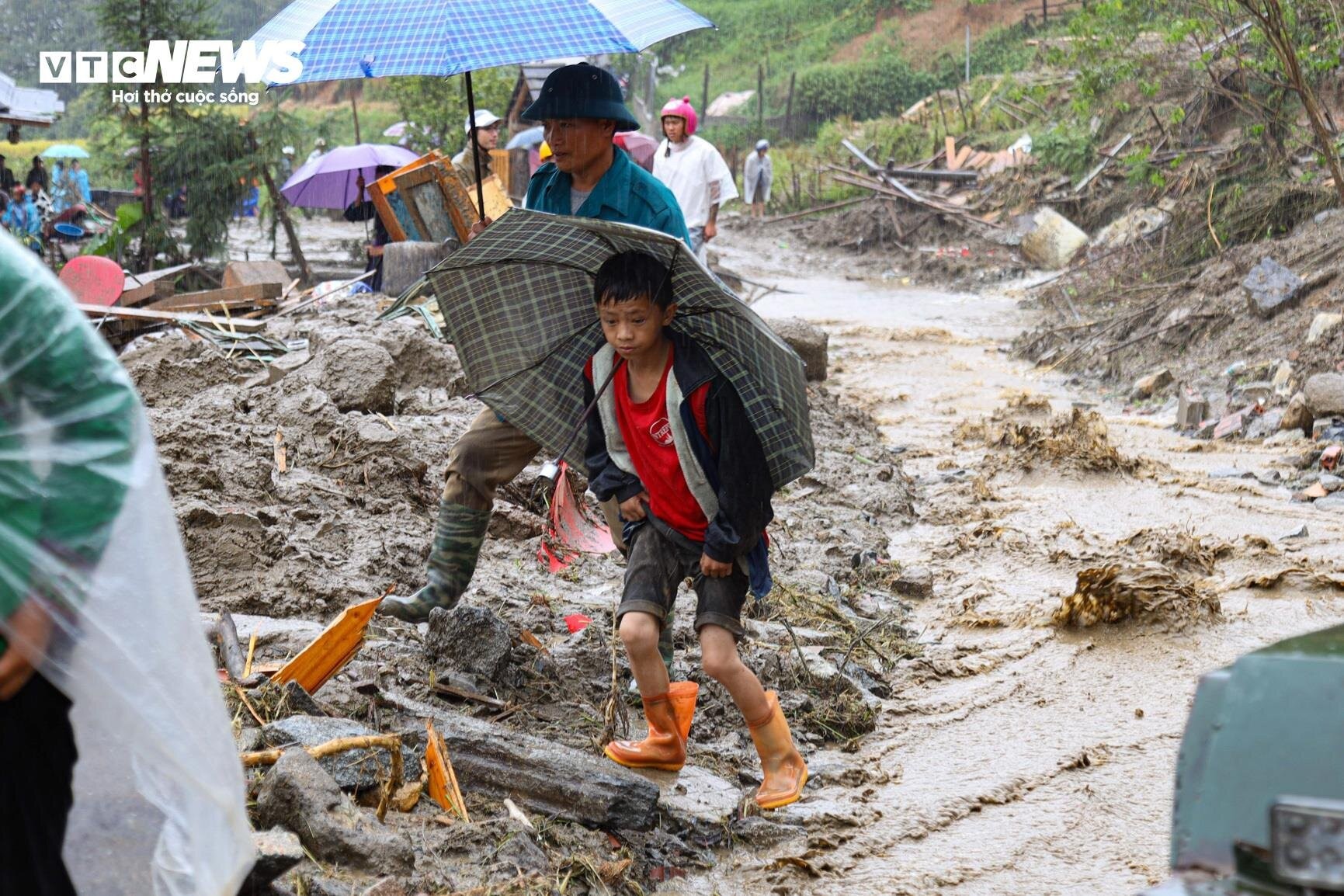 hien-truong-vu-sat-lo-15-nguoi-thuong-vong-sapa-lao-cai-19-14542270-1725871096.jpg