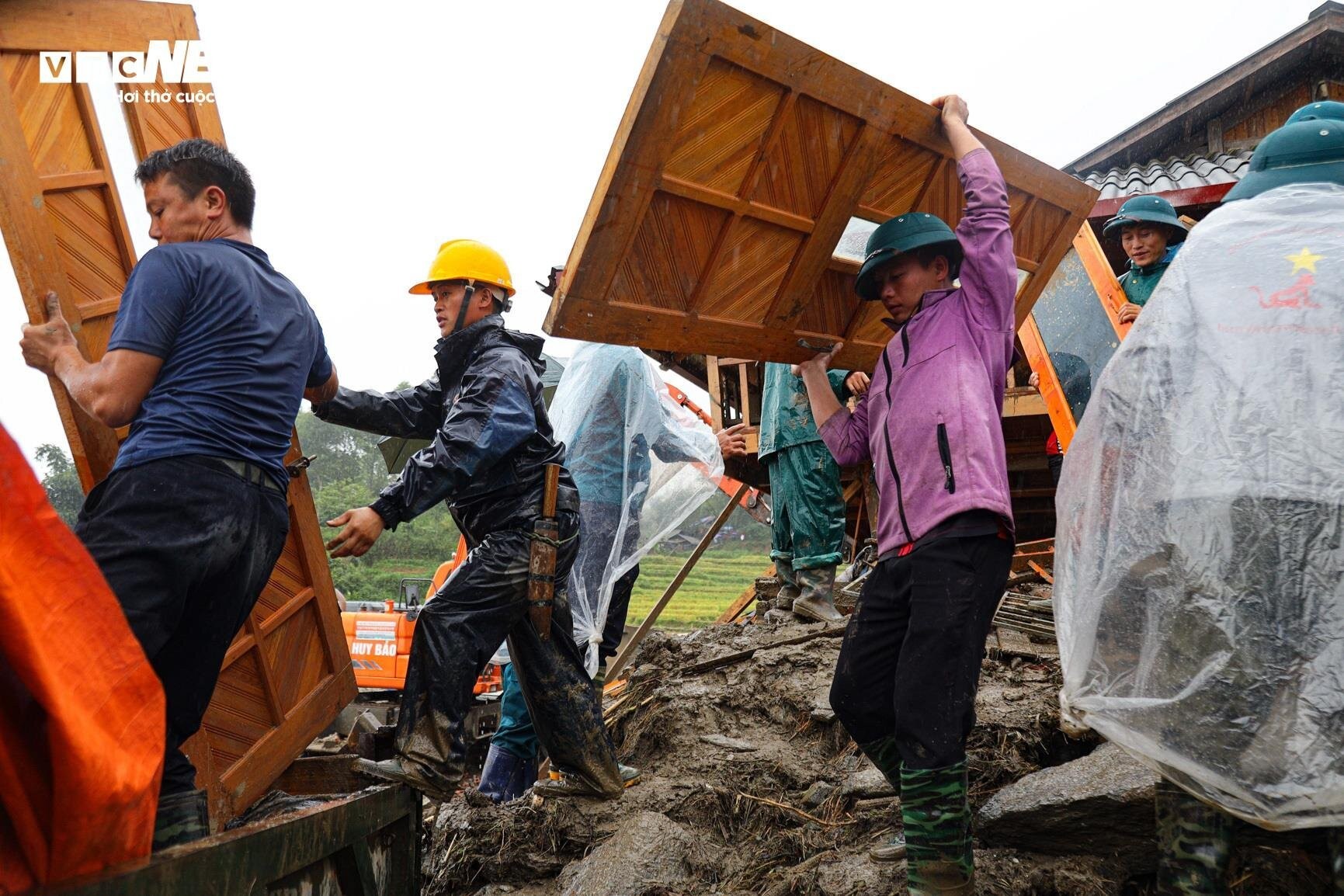 hien-truong-vu-sat-lo-15-nguoi-thuong-vong-sapa-lao-cai-21-14543684-1725871096.jpg