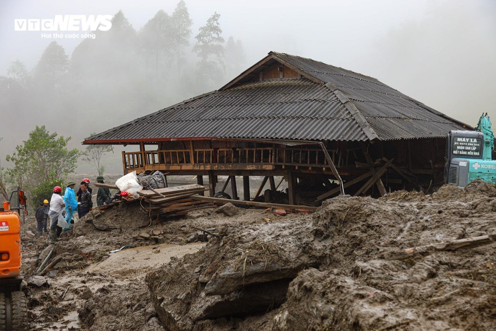 hien-truong-vu-sat-lo-15-nguoi-thuong-vong-sapa-lao-cai-3-14532559-1725871096.jpg