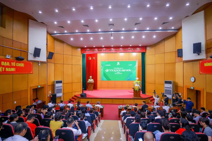 hoe-dep-hon-lan-5-voi-su-tham-du-cua-lanh-dao-bo-y-te-bao-suc-khoe-va-doi-song-cac-chuyen-gia-hoi-dong-giam-khao-va-dai-dien-herbalife-viet-nam-1785481261821935843095-1785744693.webp