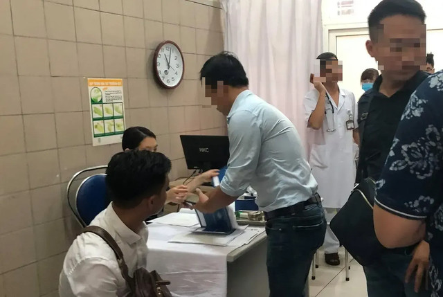 4 đoàn bác sĩ khám sức khỏe miễn phí cho người dân sống gần Công ty Rạng Đông - 1