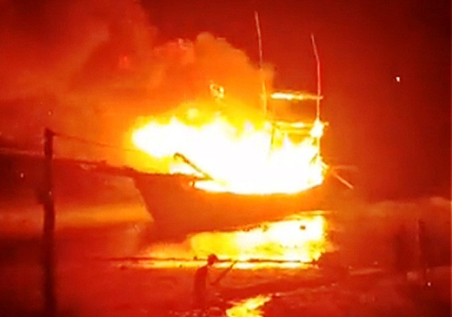 Vụ tàu cá bốc cháy: 2 người chết, 6 người mất tích và bị thương - 1
