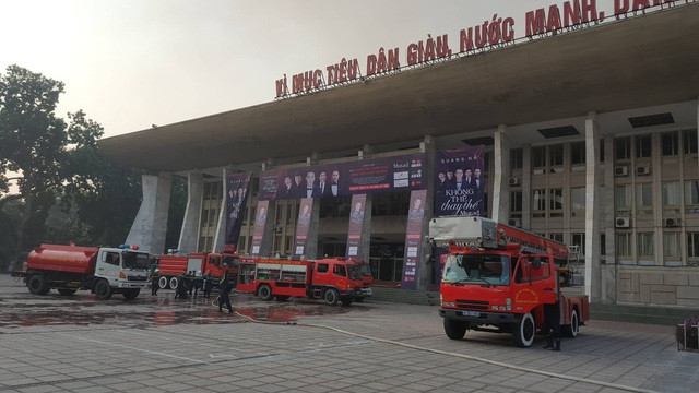 Cháy lớn tại Cung văn hóa hữu nghị Việt Xô, khói đen bốc ngùn ngụt - 3