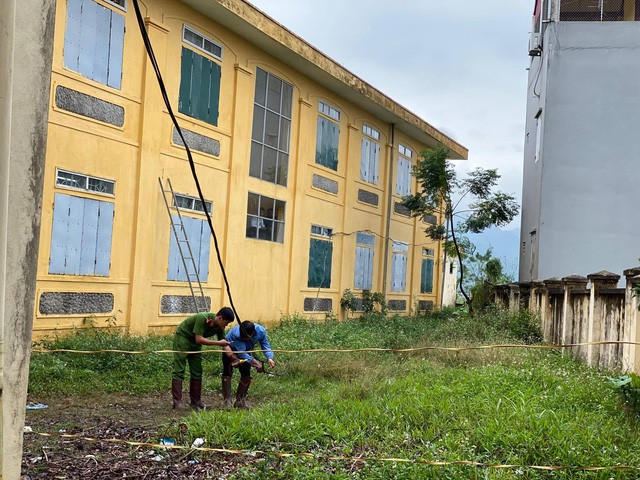 Hà Nội: Học sinh lớp 2 bị điện giật tử vong trong giờ ra chơi - Ảnh 1.