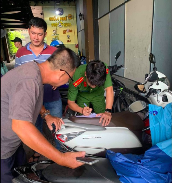 Nhieu cua hang Mon Hue dong cua, tram nha cung cap keo den doi no hinh anh 3