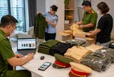 Hà Nội xử phạt chủ shop online rao bán quần áo giống quân phục Công an trên Facebook