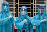 Lính quân y tại TP.HCM: Ngày tiêm chủng, đêm thăm khám F0