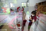 Khi tiếp viên hàng không làm bảo mẫu cho những trẻ sơ sinh có mẹ là F0