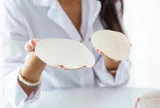 Nâng ngực nội soi Nano Chip giữ được bao lâu?
