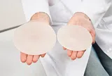 So sánh và đánh giá các phương pháp nâng ngực nội soi hiện nay