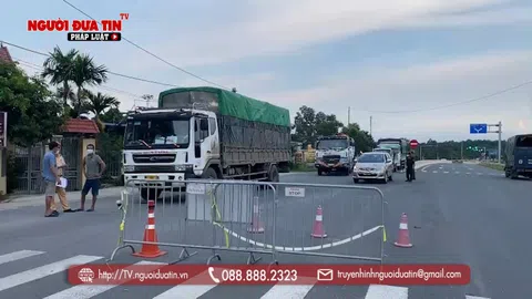 ‘Giám đốc’ và ‘nhân viên’ ‘tẽn tò’ ở chốt kiểm dịch vì bị cảnh sát bóc mẽ chiêu trò ‘thông chốt’