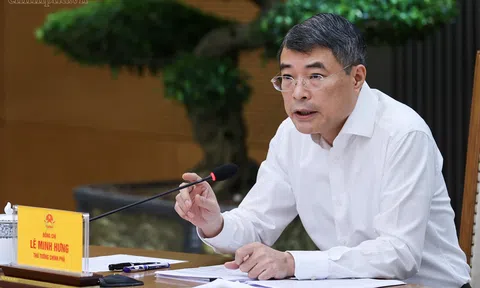 Thủ tướng yêu cầu siết quản lý, kéo giảm giá thuốc và thiết bị y tế