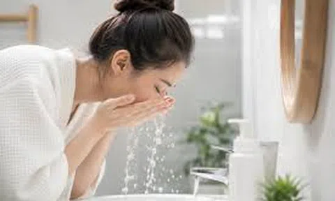 Skincare đắt tiền nhưng da vẫn lên mụn: Điểm tên những thủ phạm vô hình