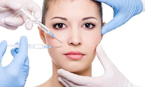 Hai phụ nữ mù mắt sau khi làm đẹp tại spa
