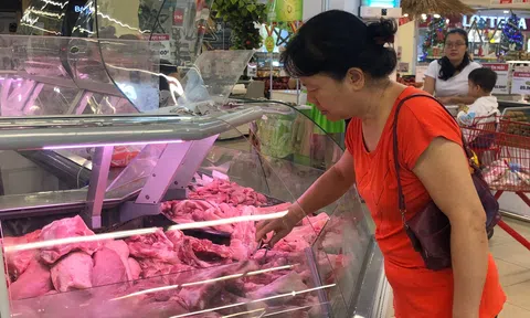 Cuối năm, giá thịt lợn và các mặt hàng "leo thang"