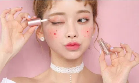 Phong cách trang điểm độc đáo cho đêm Noel nổi bật