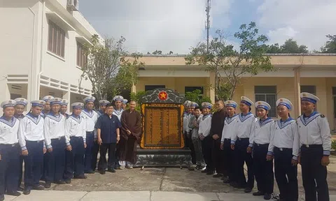 Bình Tây hỗ trợ đặt bia tưởng niệm cho 64 liệt sỹ Gạc Ma tại đảo Nam yết- Trường Sa
