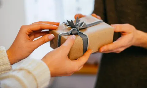 Hà Nội nghiêm cấm cán bộ công chức, viên chức biếu tặng quà Tết lãnh đạo cấp trên