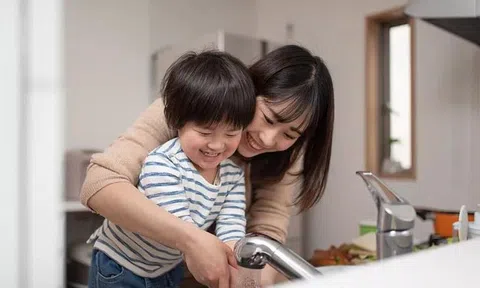 Đối mặt với dịch corona, cha mẹ nên hướng dẫn con tự bảo vệ bản thân thế nào?