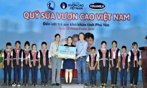 Quỹ sữa vươn cao Việt Nam và Vinamilk trao tặng 83.400 ly sữa cho trẻ em khó khăn Phú Yên