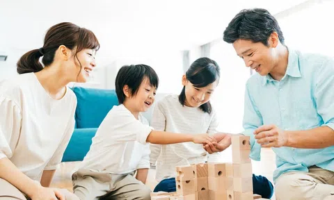 Cha mẹ hãy cùng con vượt qua khủng hoảng những ngày cách ly ở nhà