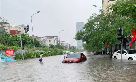 Hải Phòng: Trận mưa lịch sử gây ngập lụt khắp các tuyến đường