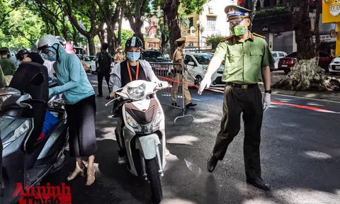 Hà Nội: Trước nghỉ lễ, người ra đường vẫn đông với muôn vàn lý do xin thông cảm...