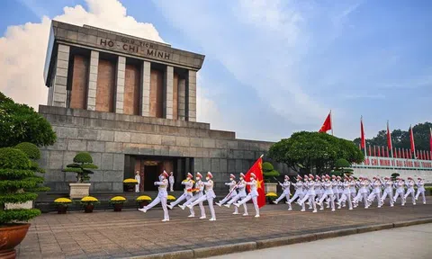 Lễ thượng cờ mừng Quốc khánh ở Lăng Chủ tịch Hồ Chí Minh