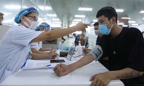 Không cần đo huyết áp tất cả người tiêm vaccine COVID-19