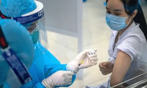 Người dân tự cập nhật tình hình tiêm vaccine Covid-19 lên Cổng thông tin tiêm chủng quốc gia