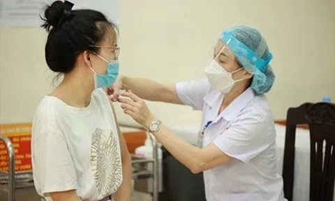 Đồng Nai: Tiêm vắc xin phòng COVID-19 mũi 3 cho lực lượng tuyến đầu chống dịch
