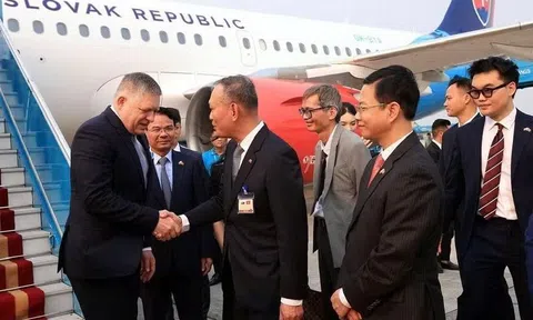 Thủ tướng Cộng hòa Slovakia Robert Fico bắt đầu thăm chính thức Việt Nam