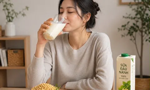 Phụ nữ uống sữa đậu nành có giúp tăng kích thước vòng 1 như lời đồn?