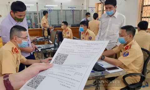 Hà Nội: Những giấy đi đường kèm mã QR Code đầu tiên được cấp tại Phòng CSGT