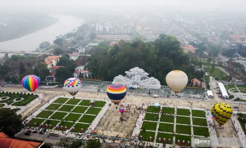 Người dân thích thú tham gia lễ hội kinh khí cầu lớn nhất nước