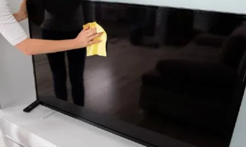 Lau màn hình tivi sạch bóng không bám bụi với bí quyết đơn giản