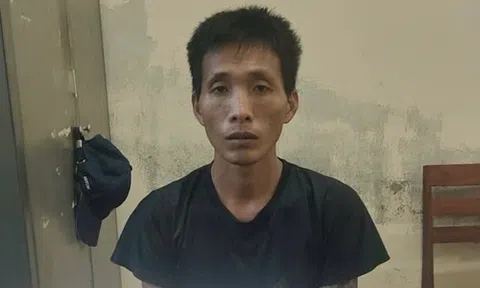 Khởi tố cha dượng bạo hành bé gái 10 tuổi