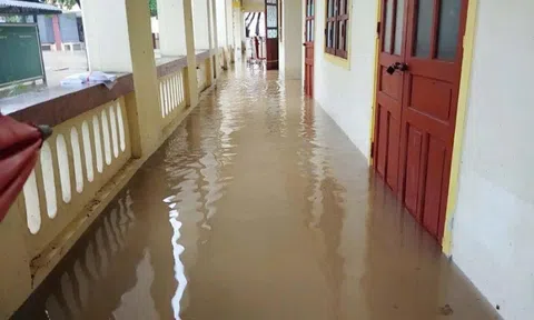 Hơn 18.000 học sinh Hà Tĩnh nghỉ học do mưa lũ