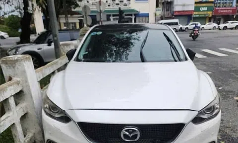 Rủi ro tiềm ẩn khi đậu đỗ xe trên cầu để tránh mưa lũ