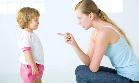 Clip: Bạn dạy trẻ con thế nào? Khi bạn là tấm gương phản chiếu
