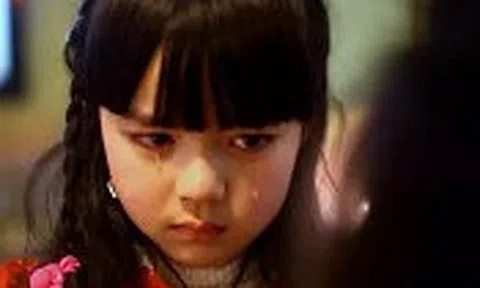 4 tình huống cha mẹ cần dặn con đừng để lòng tốt của mình bị lợi dụng
