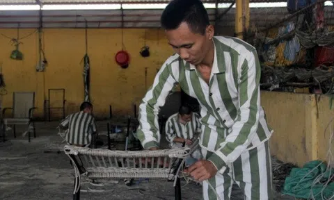 Phút yếu lòng trước cô học trò khiến thầy giáo trẻ vướng vòng lao lý