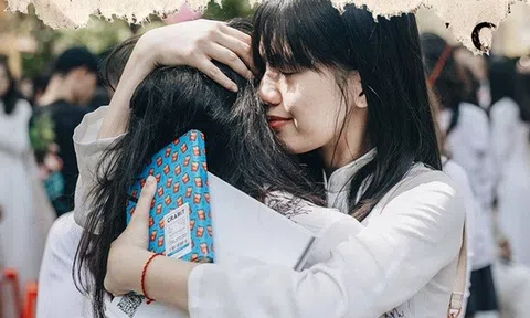 Thanh xuân như nước qua kẽ tay, có tháng năm không bao giờ trở lại…