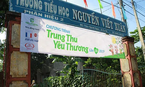 Bình Tây gửi trung thu tới trường Nguyễn Viết Xuân