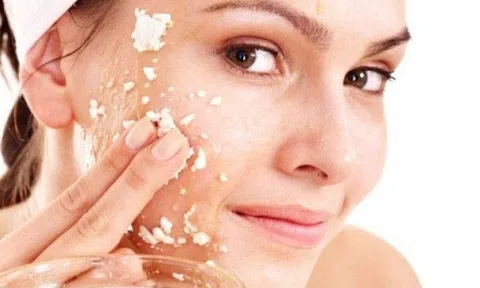 6 cách tẩy tế bào chết không cần dùng sữa rửa mặt