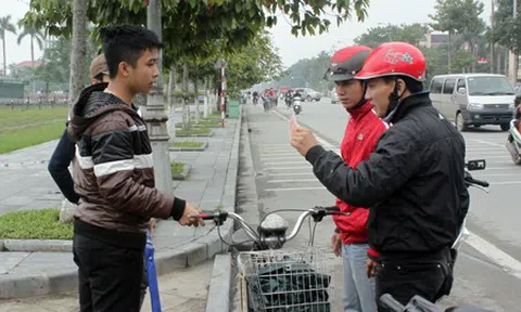 Cảnh sát giao thông mặc thường phục có được dừng xe xử phạt hay không