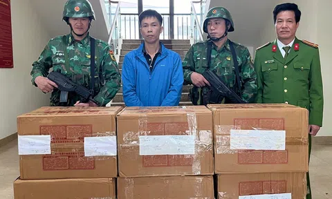 Bắt quả tang 1 người đàn ông vận chuyển 204kg pháo hoa nổ