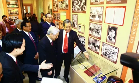 Tổng Bí thư Nguyễn Phú Trọng: Tấm gương sáng tận hiến vì đất nước